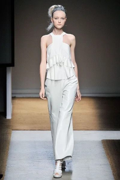 Look 10